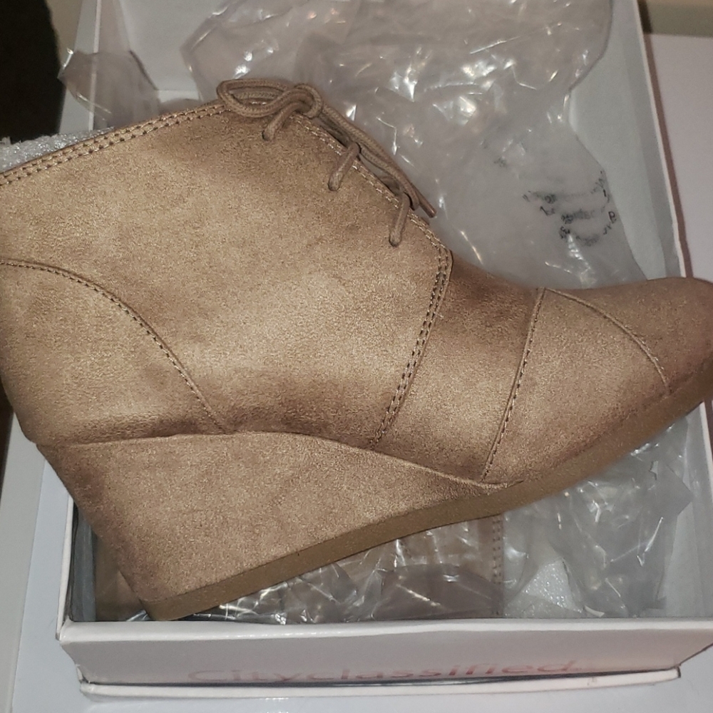 Tan ankle booties size 7.5